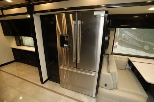 2025 Newmar Essex 4551