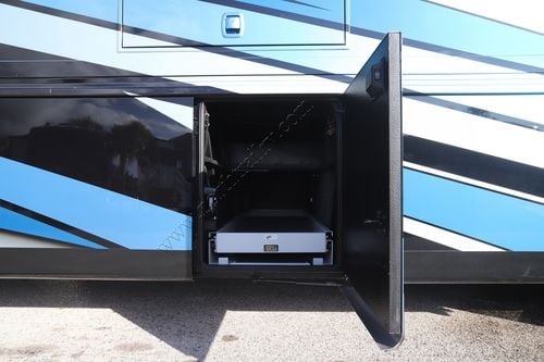 2025 Newmar Essex 4551