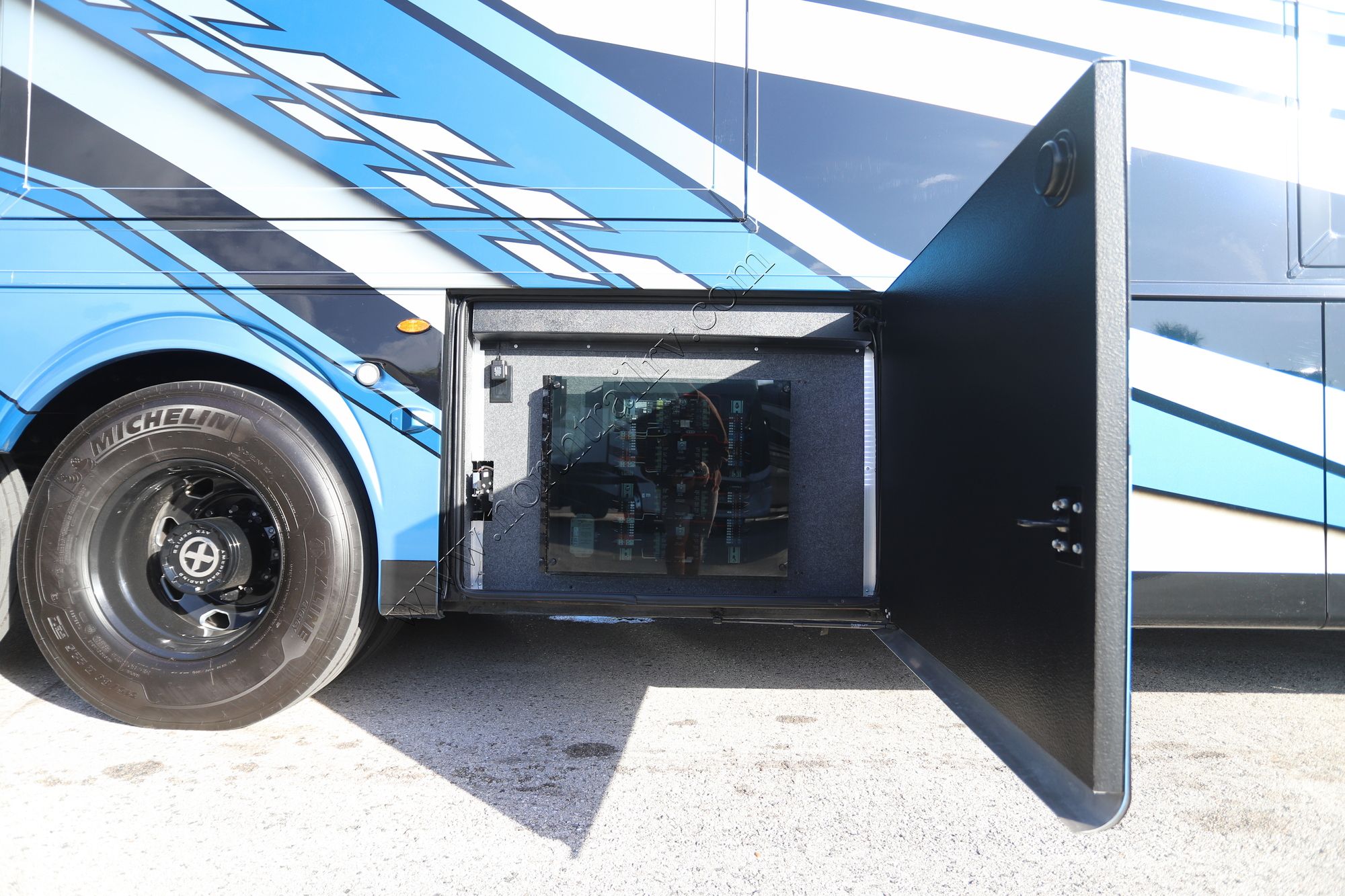 Used 2025 Newmar Essex 4551 Class A  For Sale