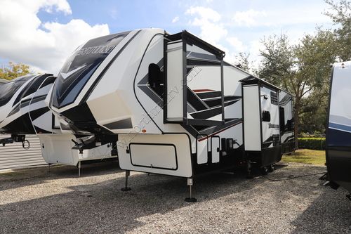 2022 Grand Design Momentum 351M