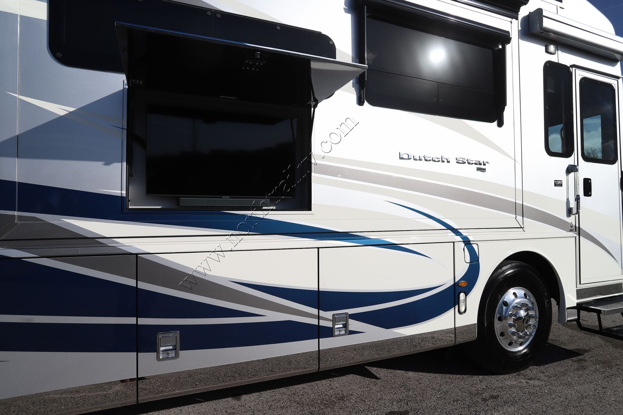 Used 2022 Newmar Dutch Star 4081 Class A  For Sale