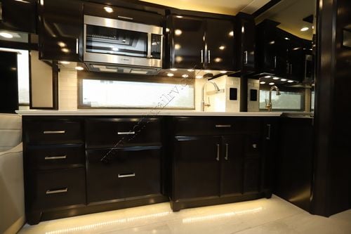 2025 Newmar Essex 4551