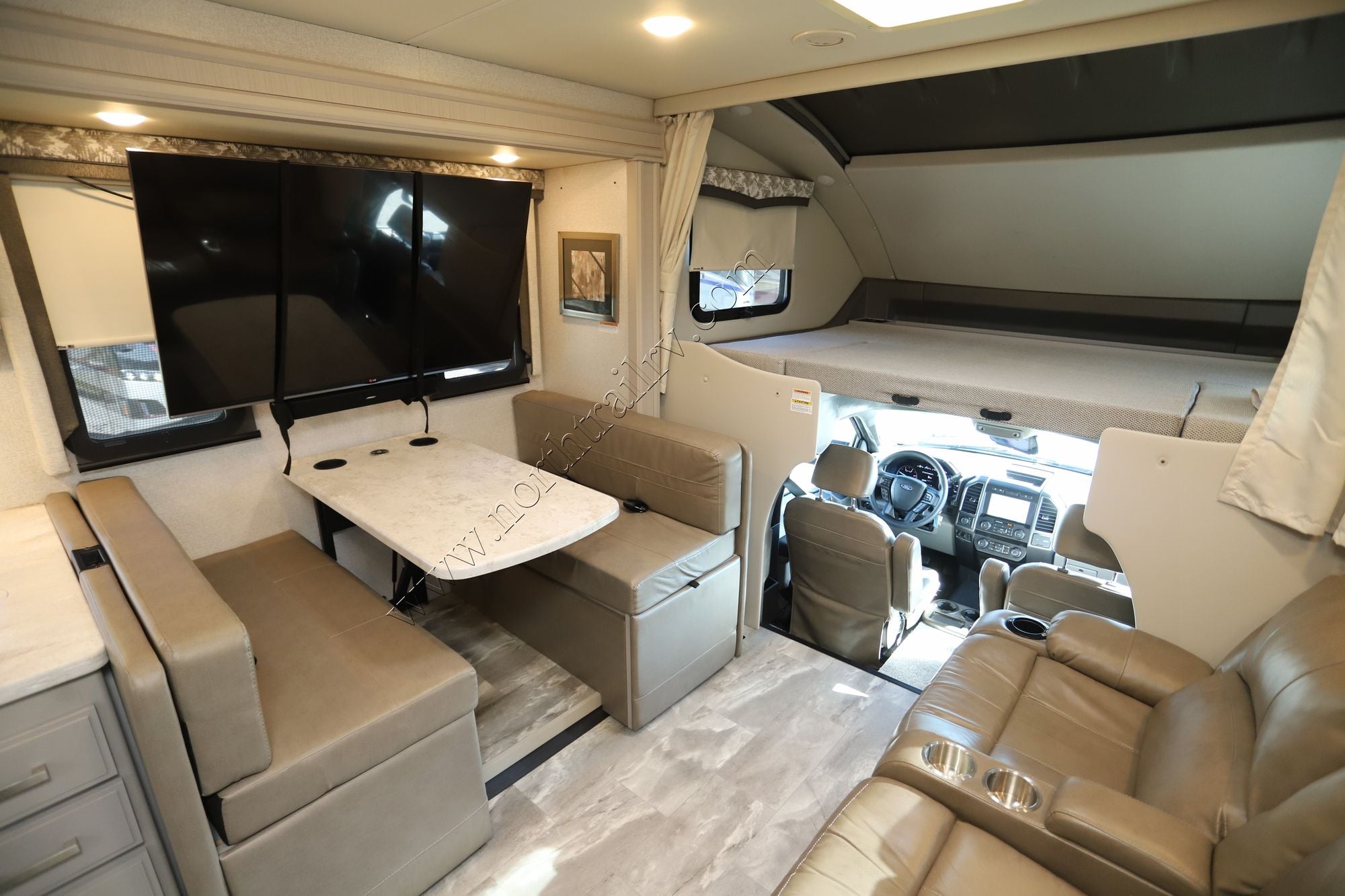 Used 2023 Thor Omni 32XG Super C  For Sale