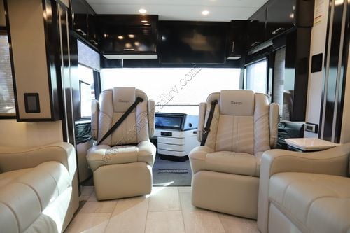 2025 Newmar Essex 4551