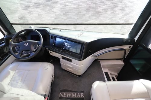 2025 Newmar Essex 4551