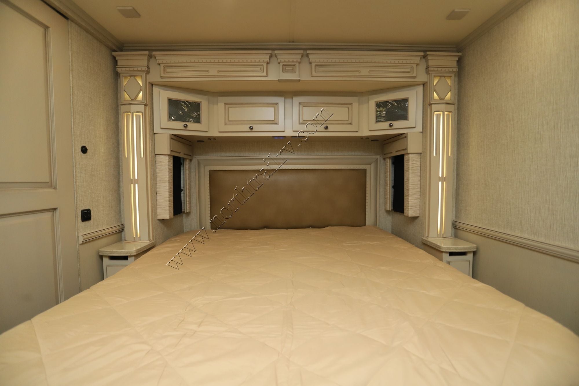 Used 2022 Newmar Dutch Star 4081 Class A  For Sale