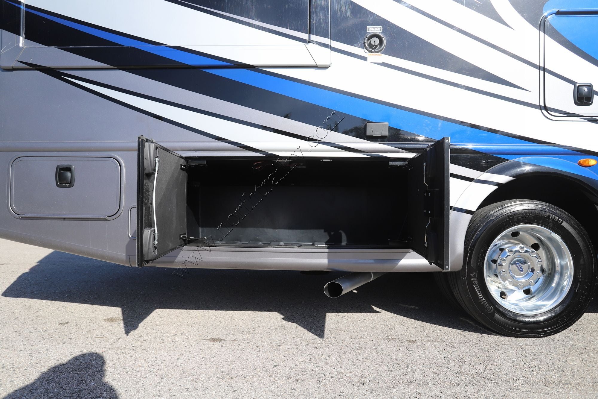 Used 2023 Thor Omni 32XG Super C  For Sale