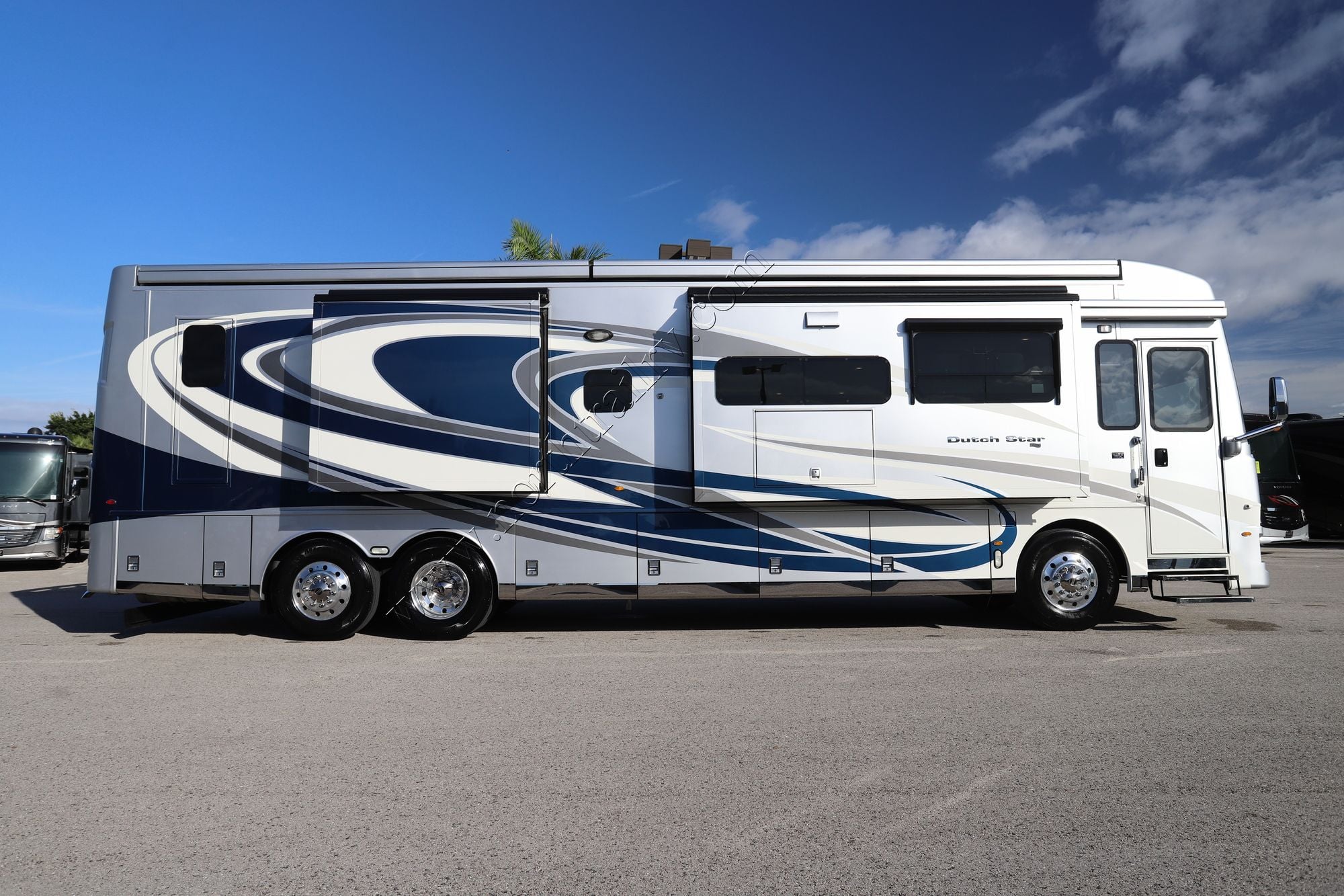 Used 2022 Newmar Dutch Star 4081 Class A  For Sale