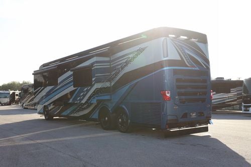 2025 Newmar Essex 4551