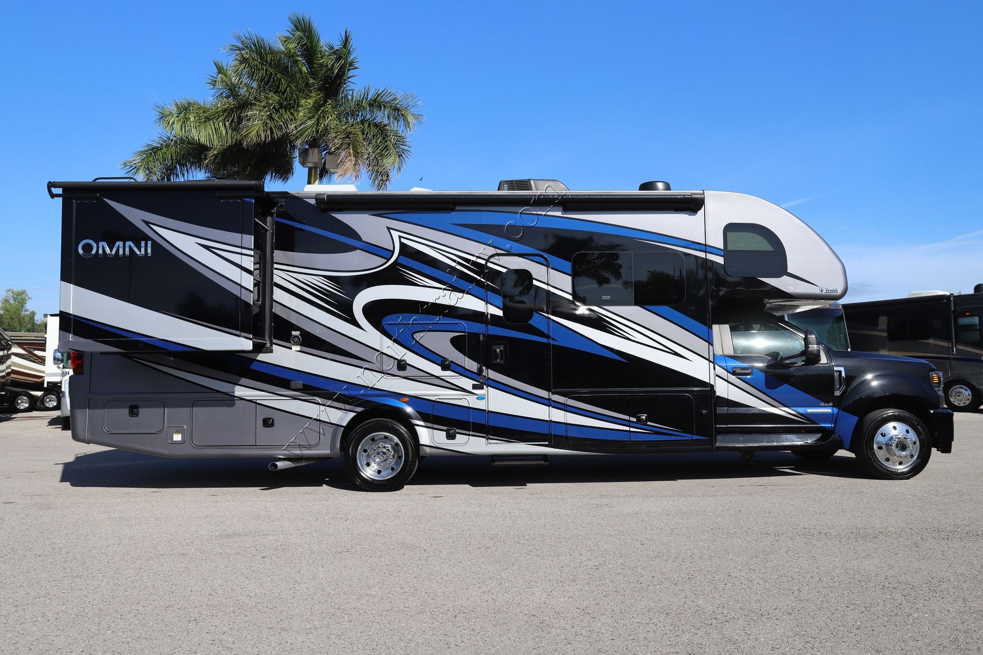 Used 2023 Thor Omni 32XG Super C  For Sale