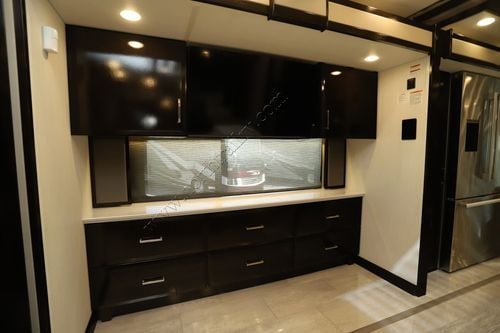 2025 Newmar Essex 4551