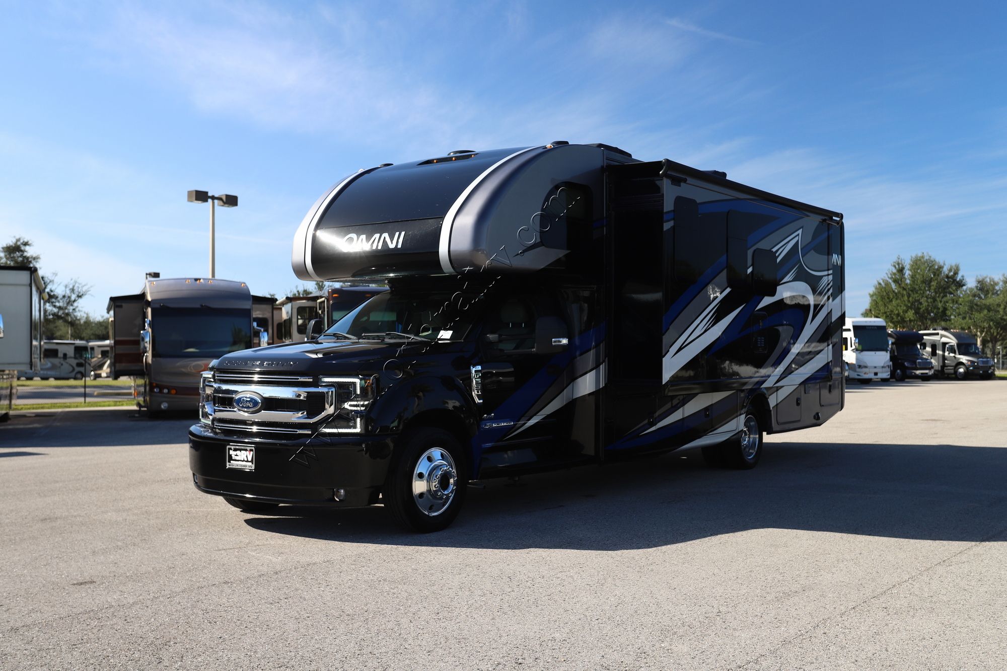 Used 2023 Thor Omni 32XG Super C  For Sale