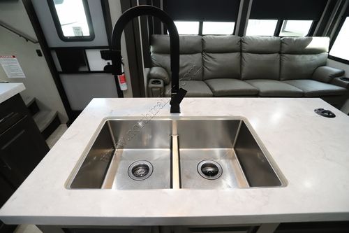 2022 Grand Design Momentum 351M