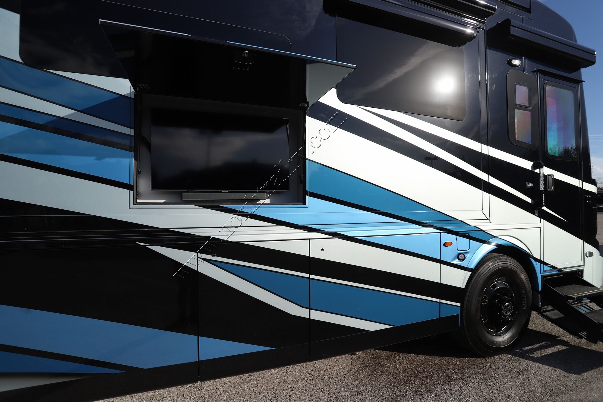 Used 2025 Newmar Essex 4551 Class A  For Sale