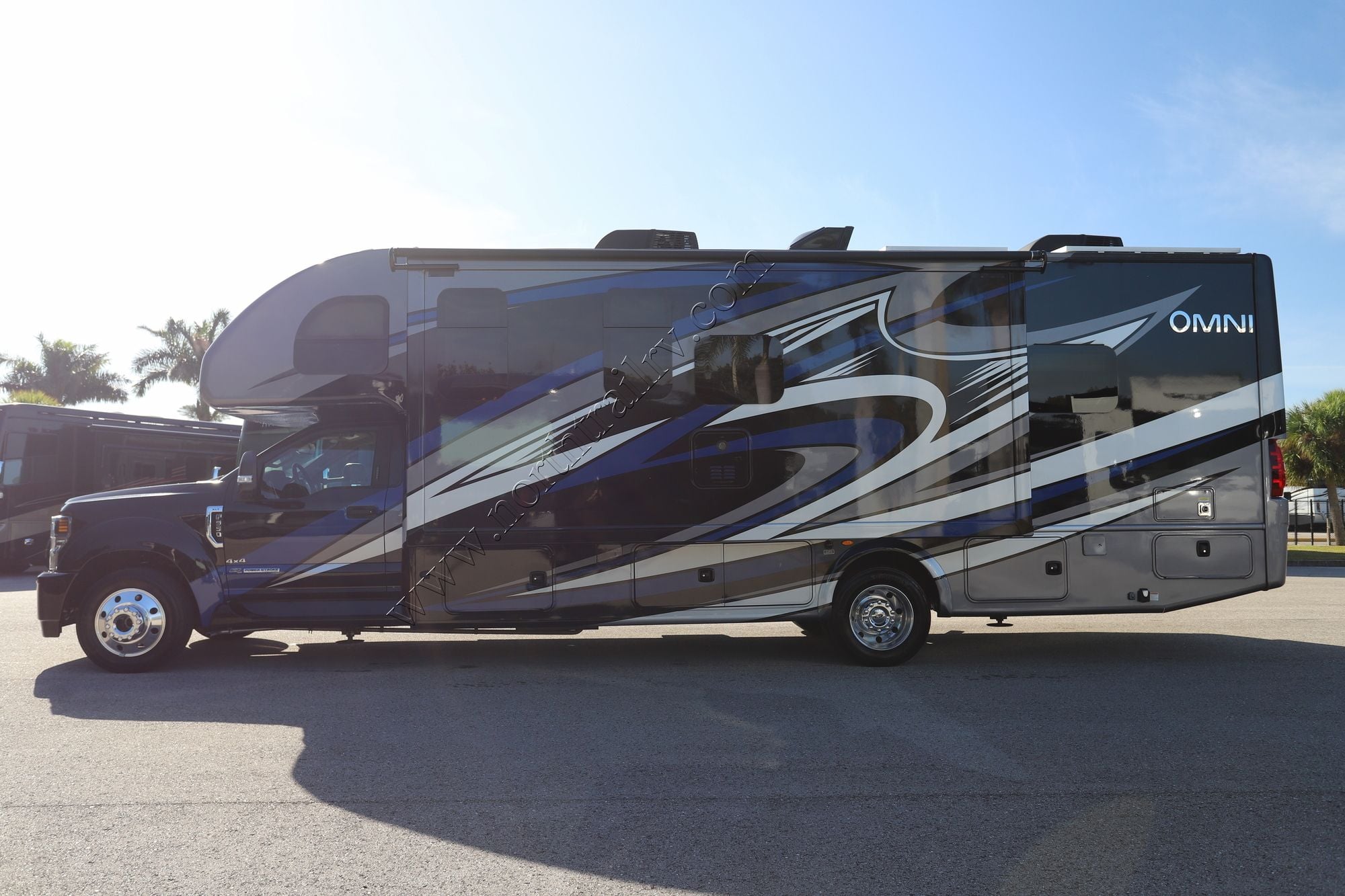 Used 2023 Thor Omni 32XG Super C  For Sale