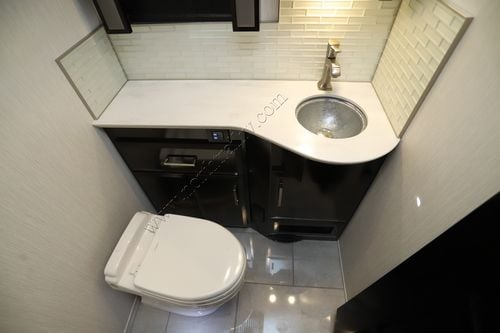 2025 Newmar Essex 4551