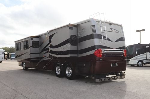 2005 Newmar Mountain Aire 4305