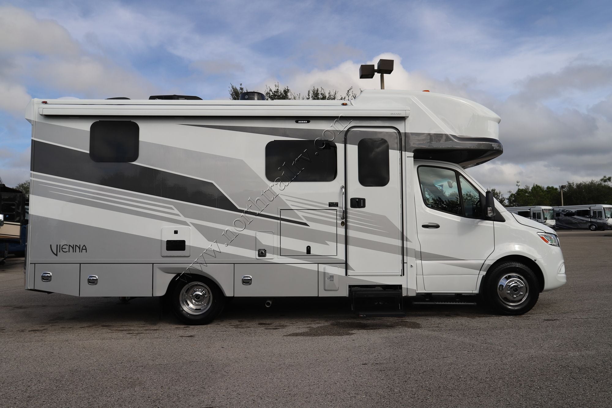 New 2026 Renegade Rv Vienna 25RML Class C  For Sale