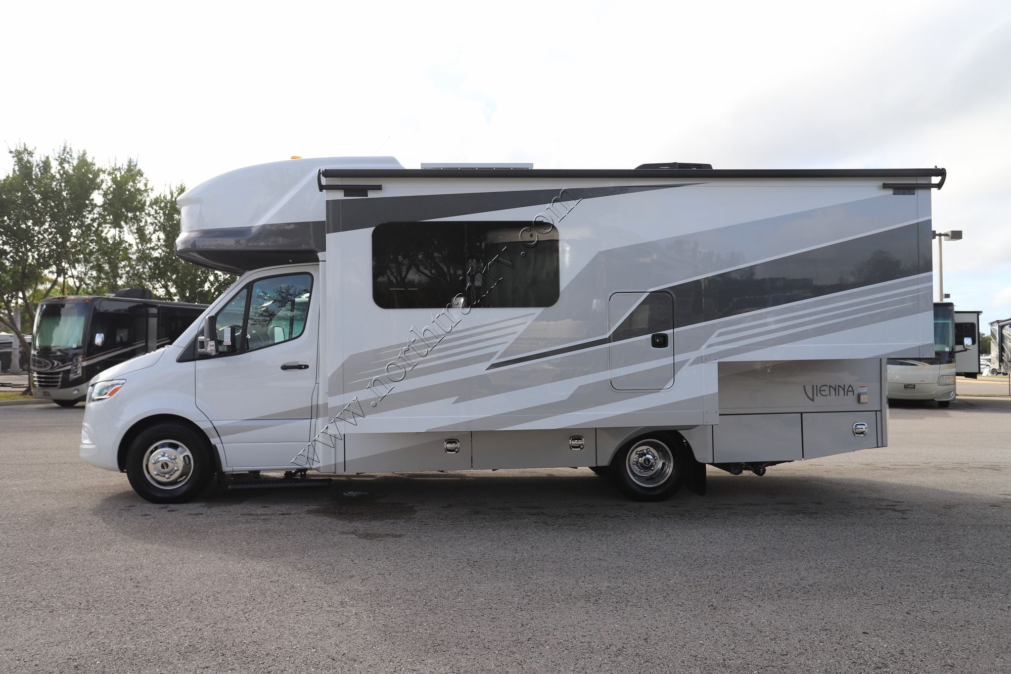 New 2026 Renegade Rv Vienna 25RML Class C  For Sale
