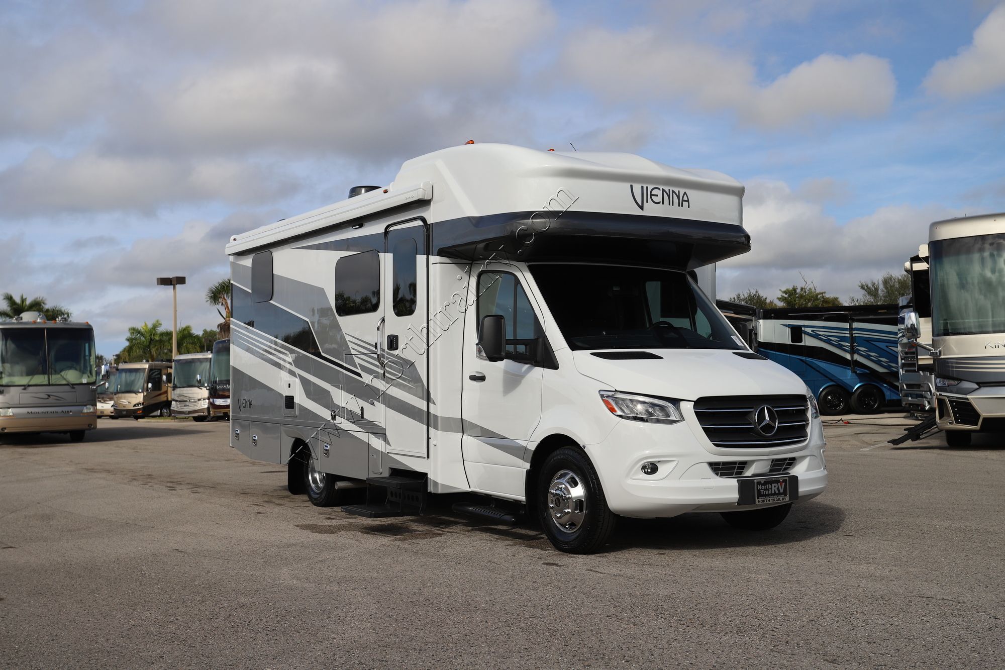 New 2026 Renegade Rv Vienna 25RML Class C  For Sale