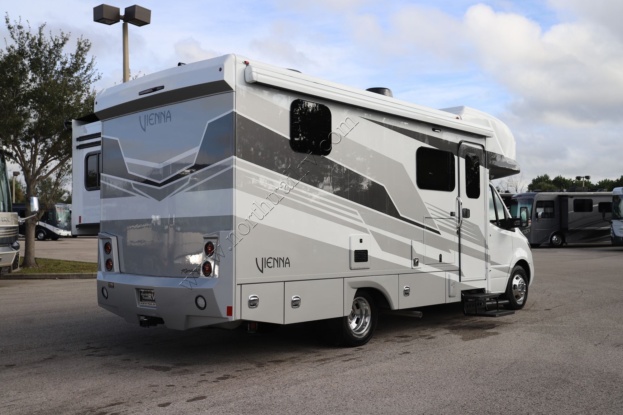 New 2026 Renegade Rv Vienna 25RML Class C  For Sale