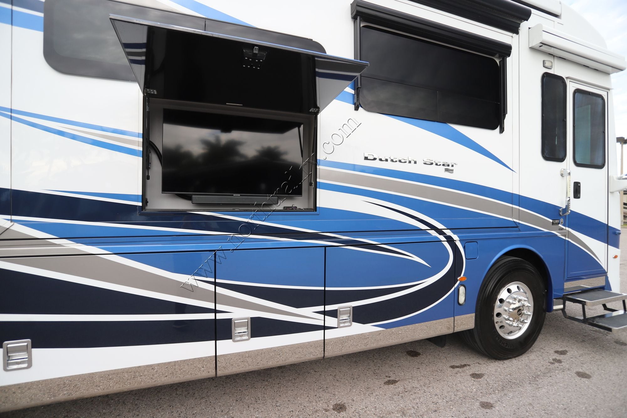 Used 2022 Newmar Dutch Star 4369 Class A  For Sale