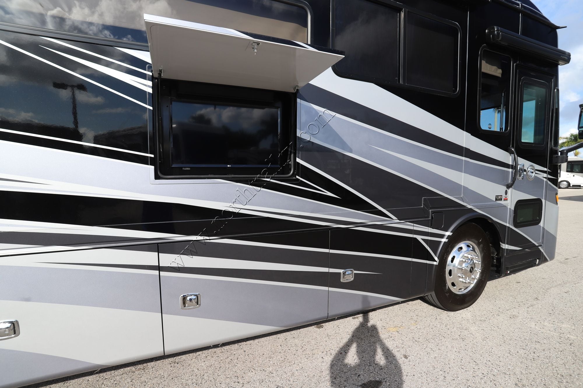 Used 2022 Tiffin Motor Homes Allegro Red 37BA Class A  For Sale