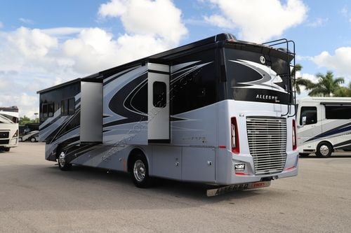 2022 Tiffin Motor Homes Allegro Red 37BA