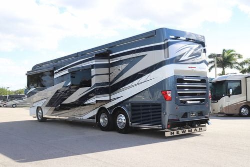 2026 Newmar Essex 4551