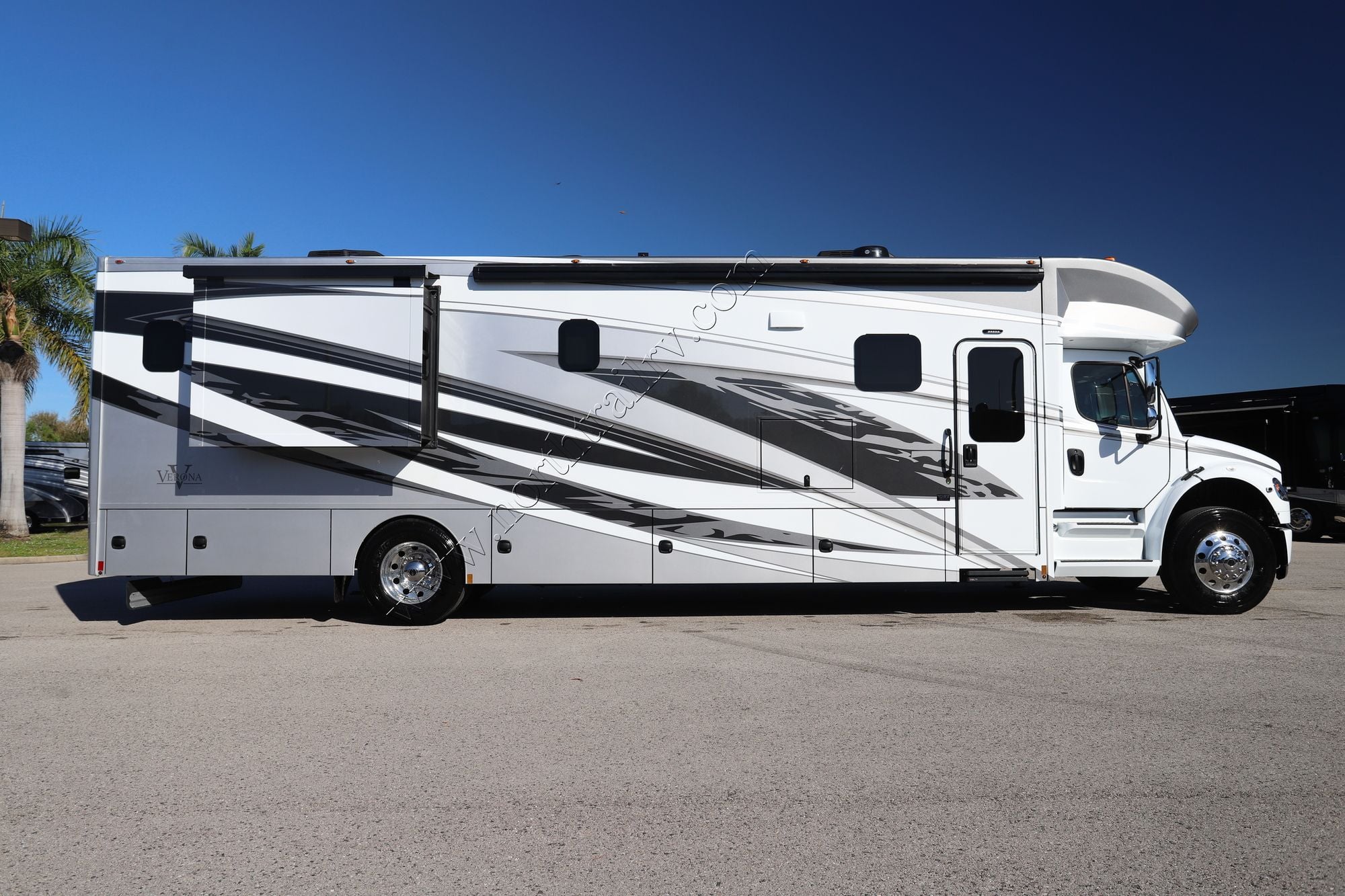 New 2026 Renegade Rv Verona 40VRB Super C  For Sale