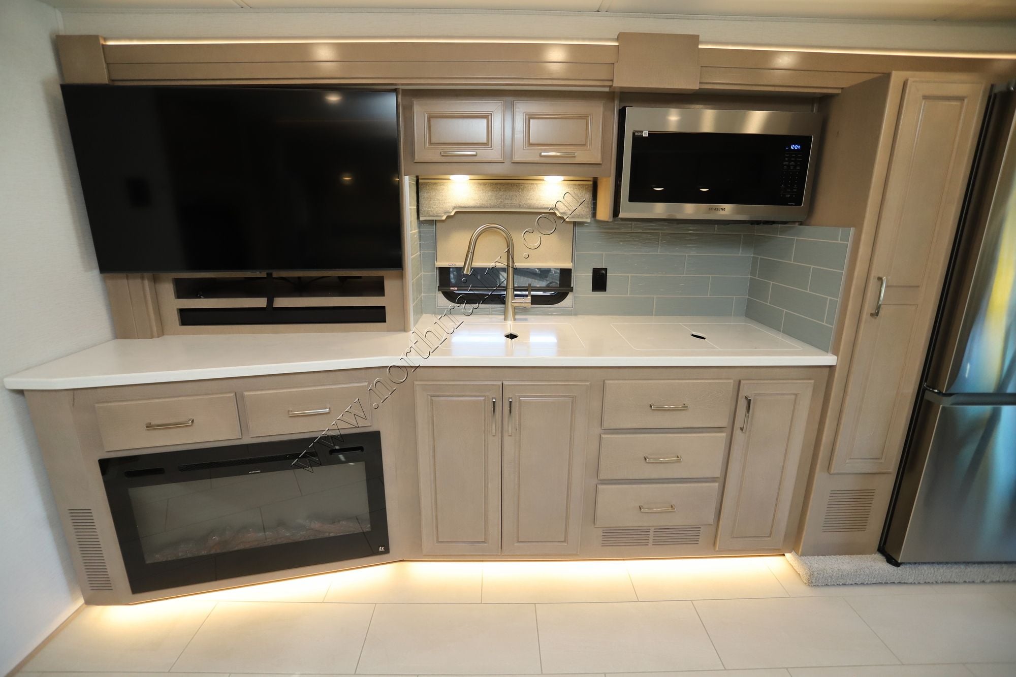 Used 2025 Renegade Rv Verona Le 40LRB Super C  For Sale