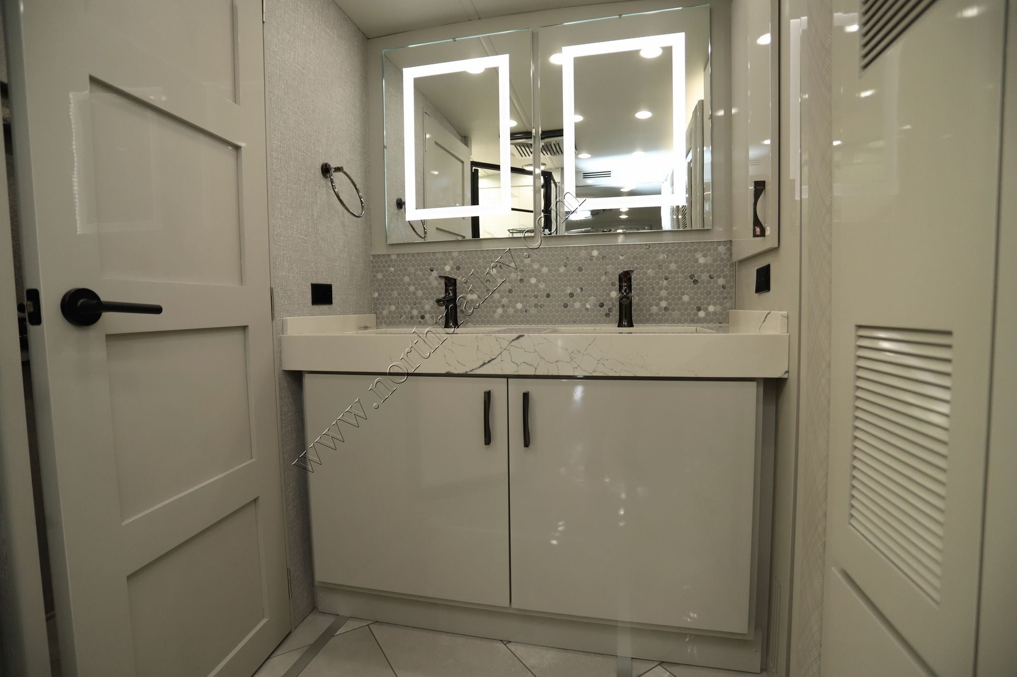 Used 2023 American Coach American Eagle 45E Class A  For Sale