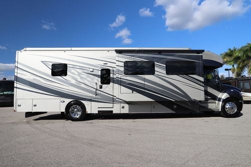 2025 Renegade Rv Verona Le 40LRB