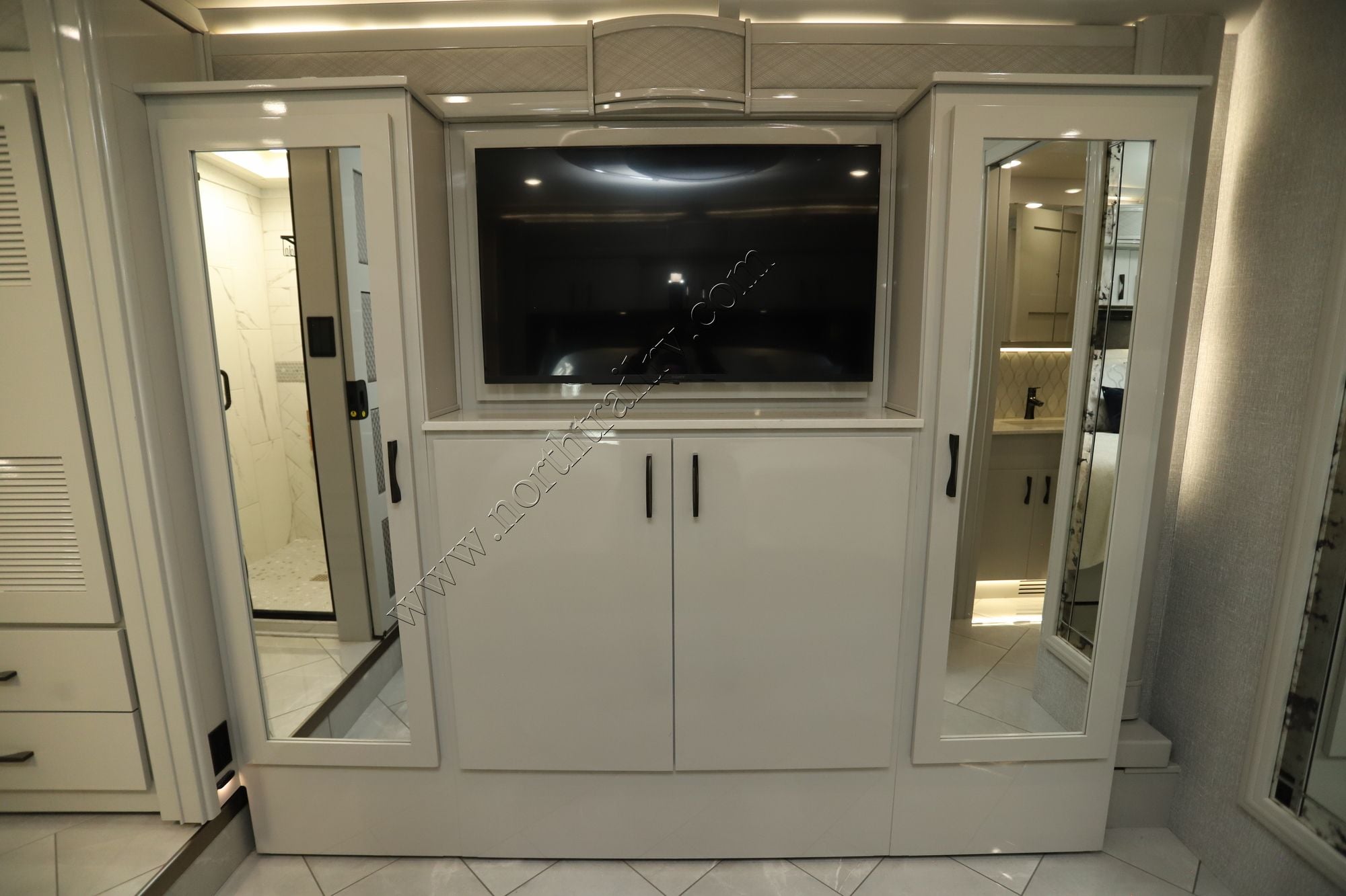 Used 2023 American Coach American Eagle 45E Class A  For Sale