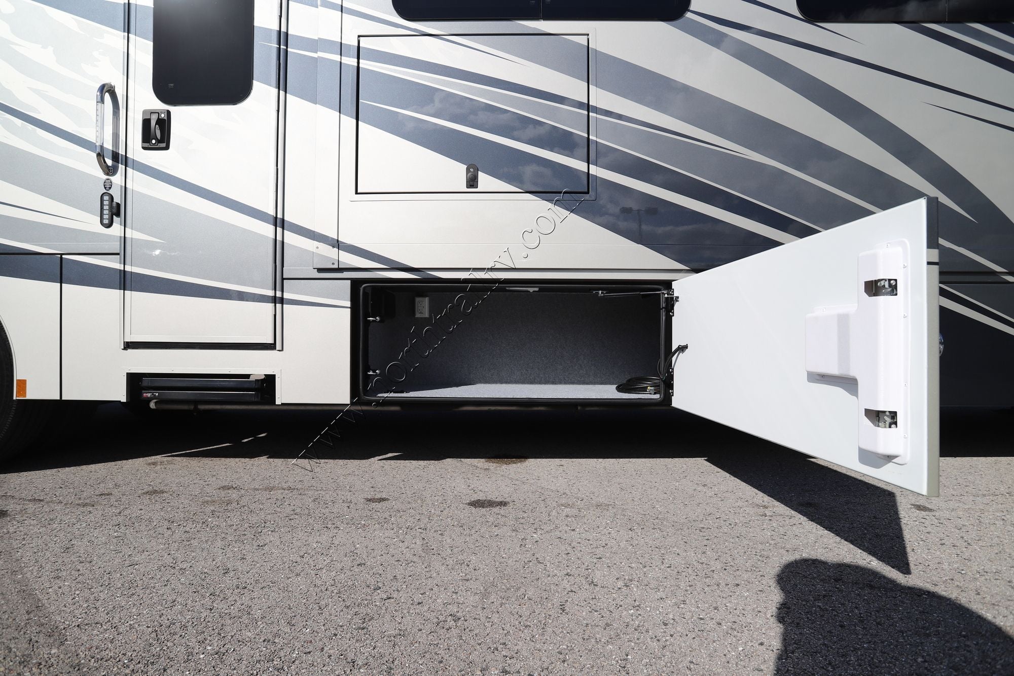 Used 2025 Renegade Rv Verona Le 40LRB Super C  For Sale