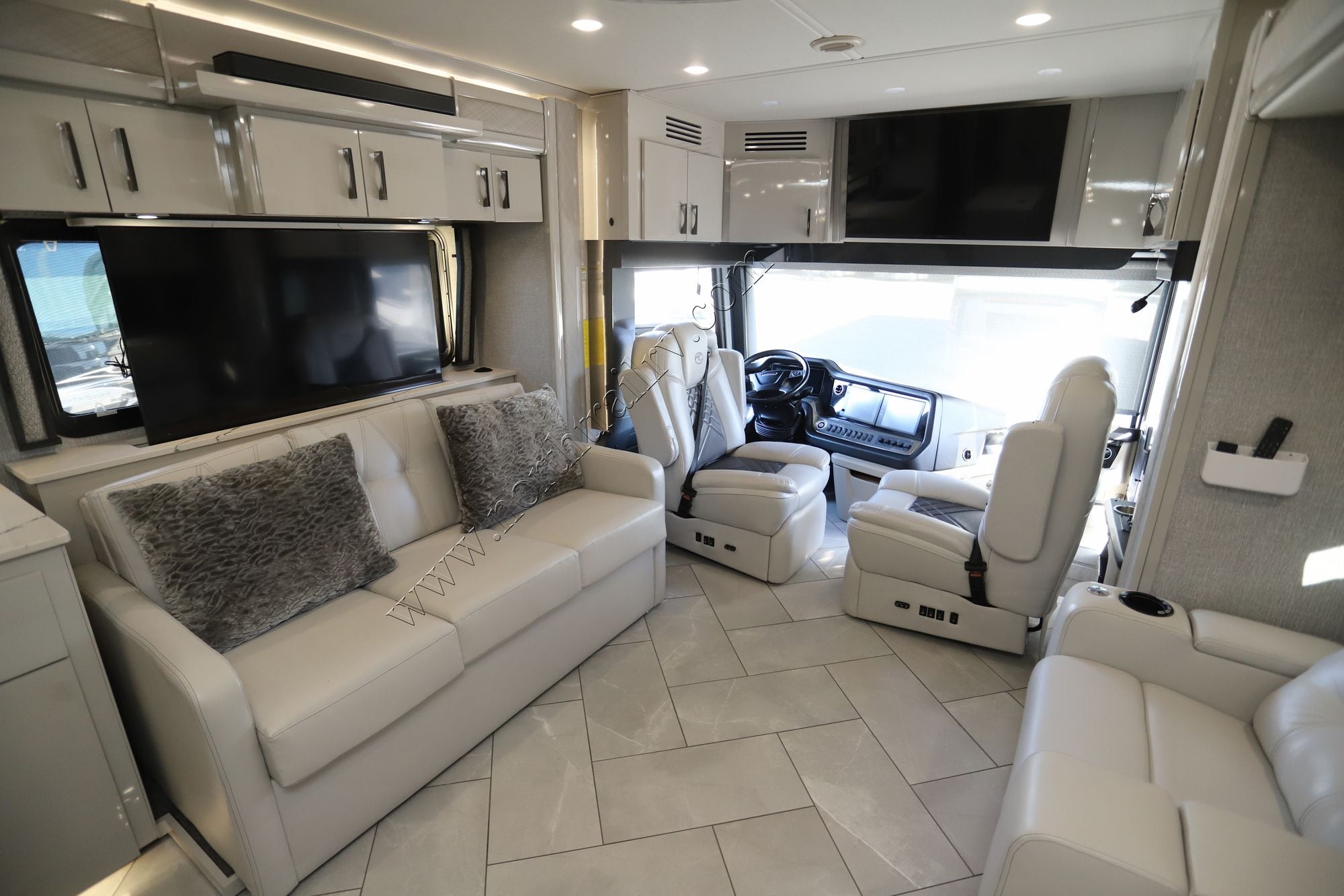 Used 2023 American Coach American Eagle 45E Class A  For Sale