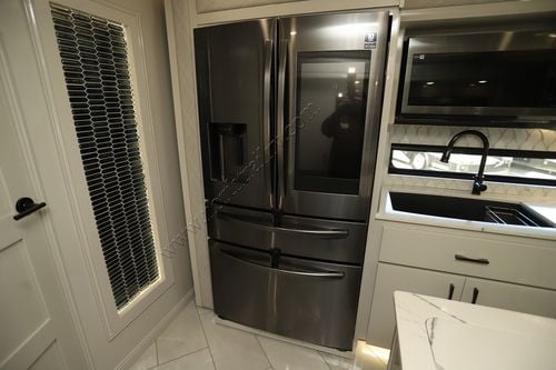 2023 American Coach American Eagle 45E