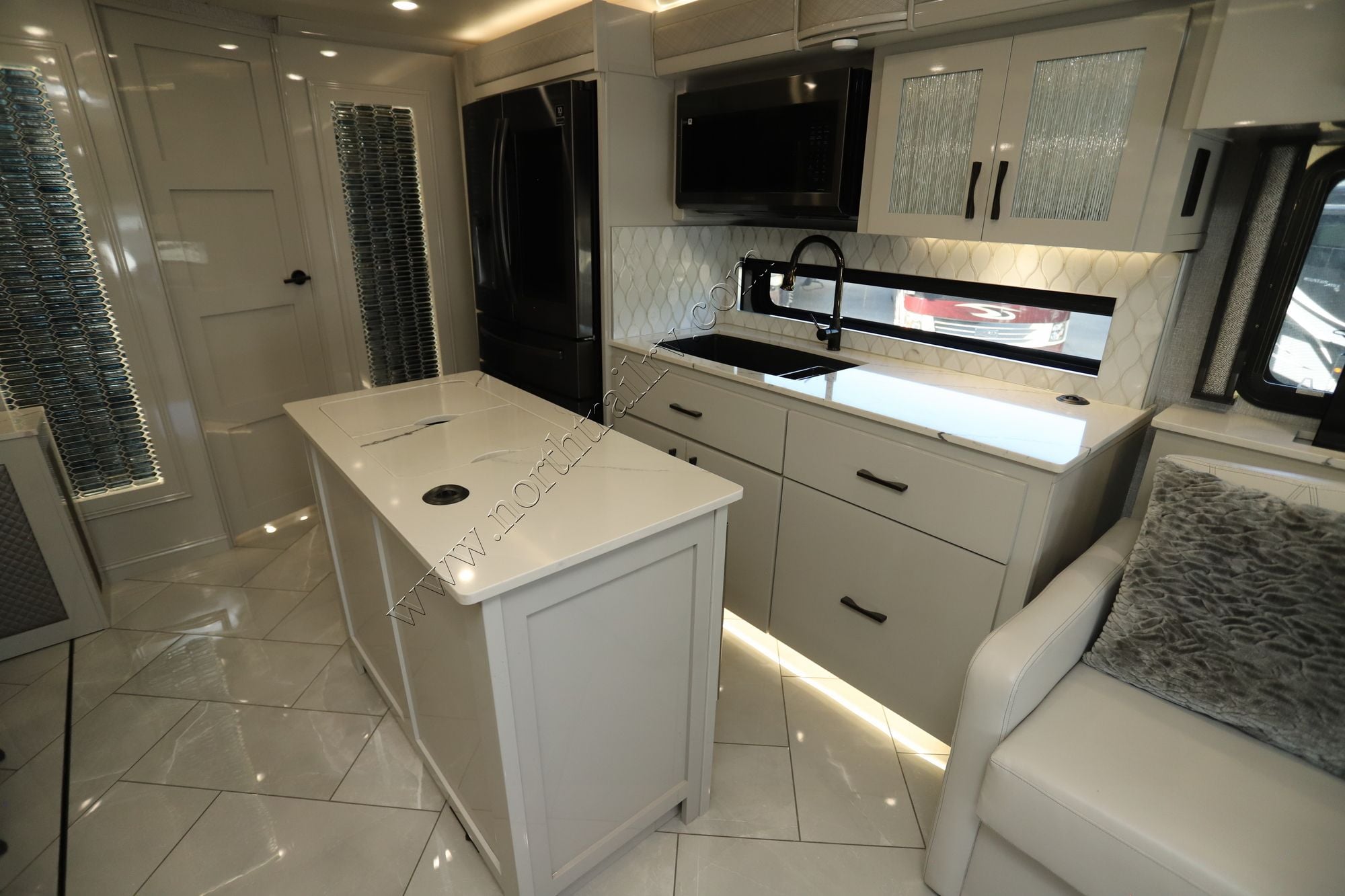 Used 2023 American Coach American Eagle 45E Class A  For Sale