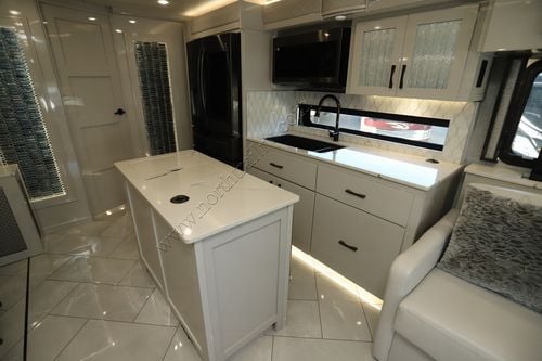 2023 American Coach American Eagle 45E