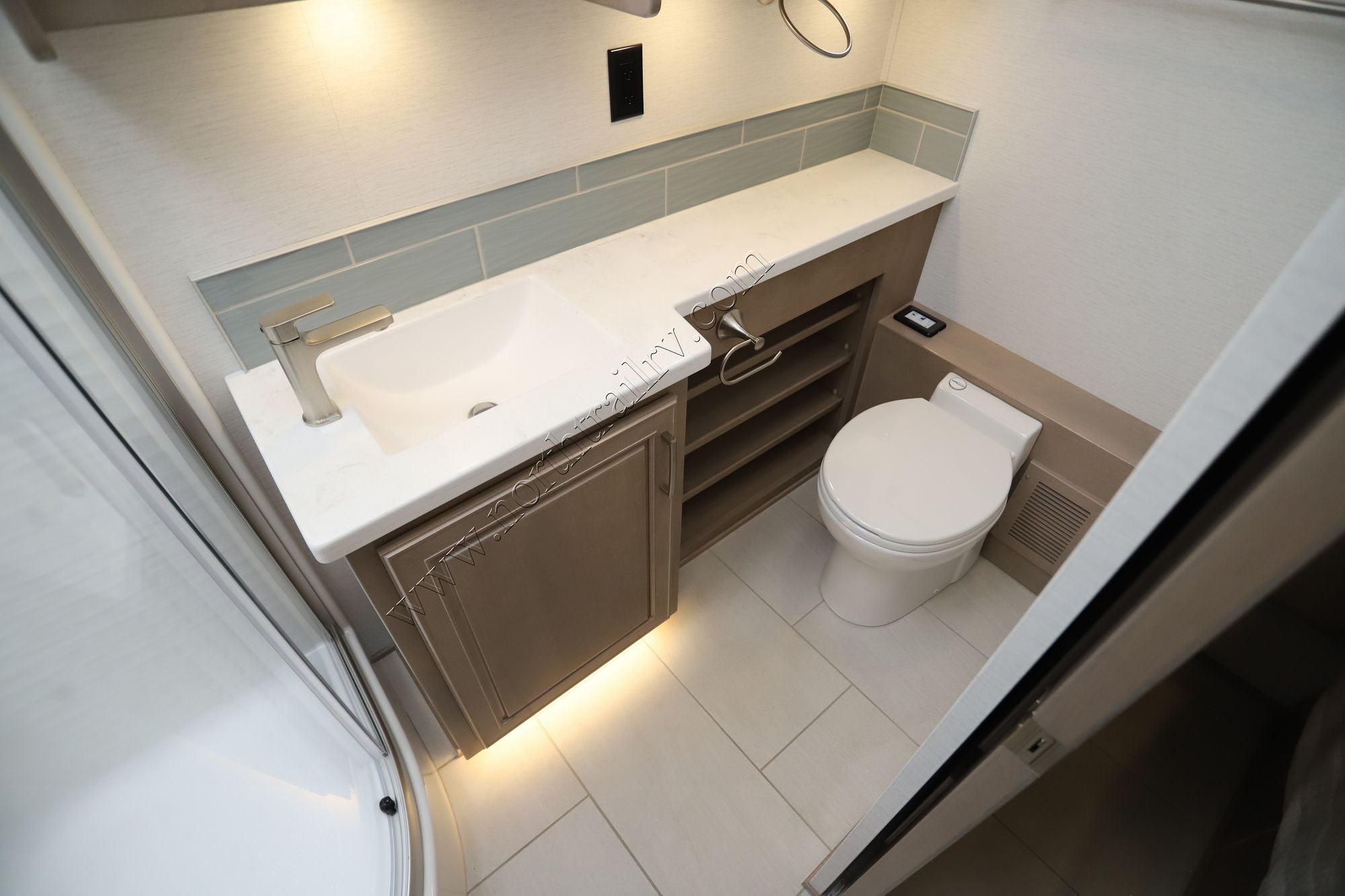 Used 2025 Renegade Rv Verona Le 40LRB Super C  For Sale