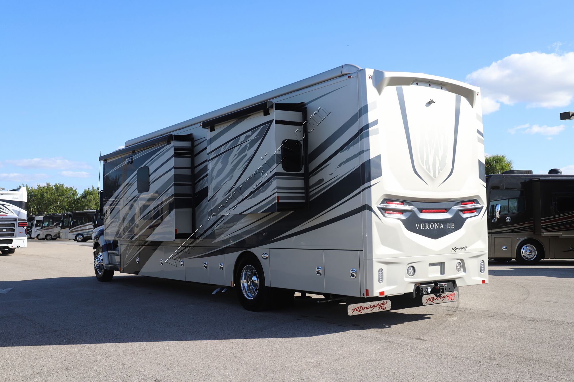 Used 2025 Renegade Rv Verona Le 40LRB Super C  For Sale
