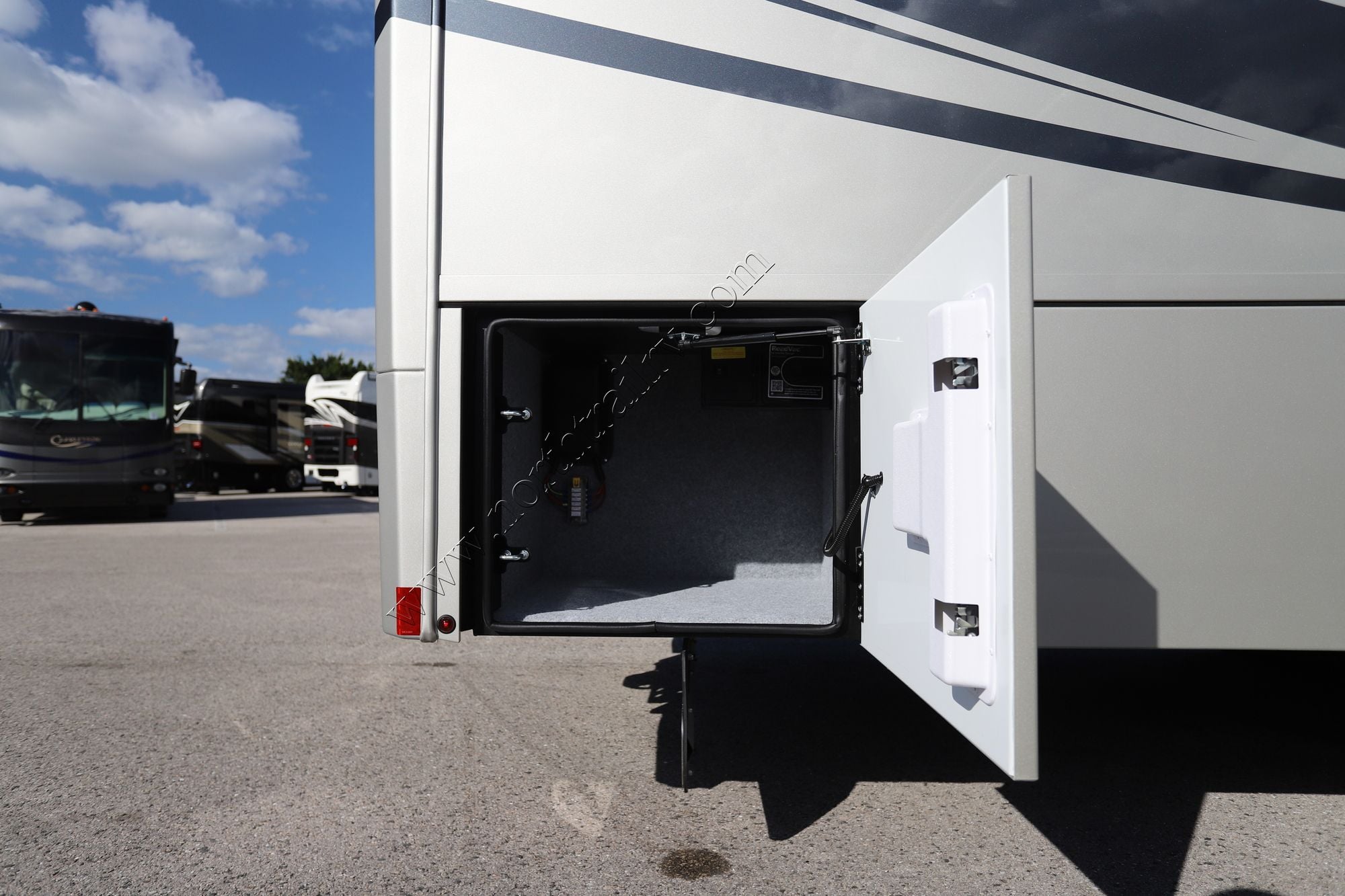 Used 2025 Renegade Rv Verona Le 40LRB Super C  For Sale