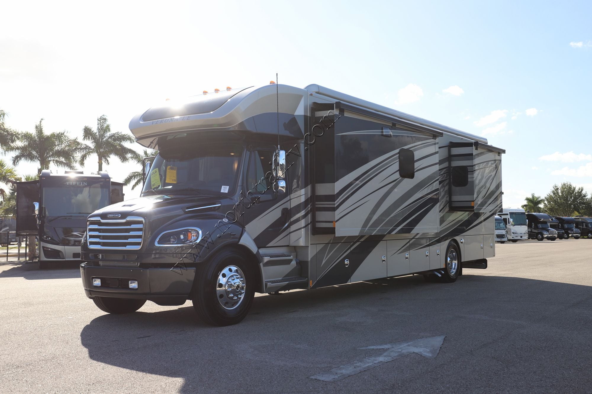 Used 2025 Renegade Rv Verona Le 40LRB Super C  For Sale