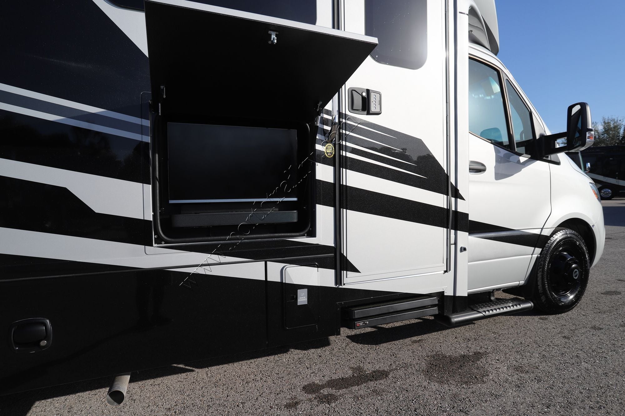 New 2026 Renegade Rv Vienna 25TBN Class C  For Sale