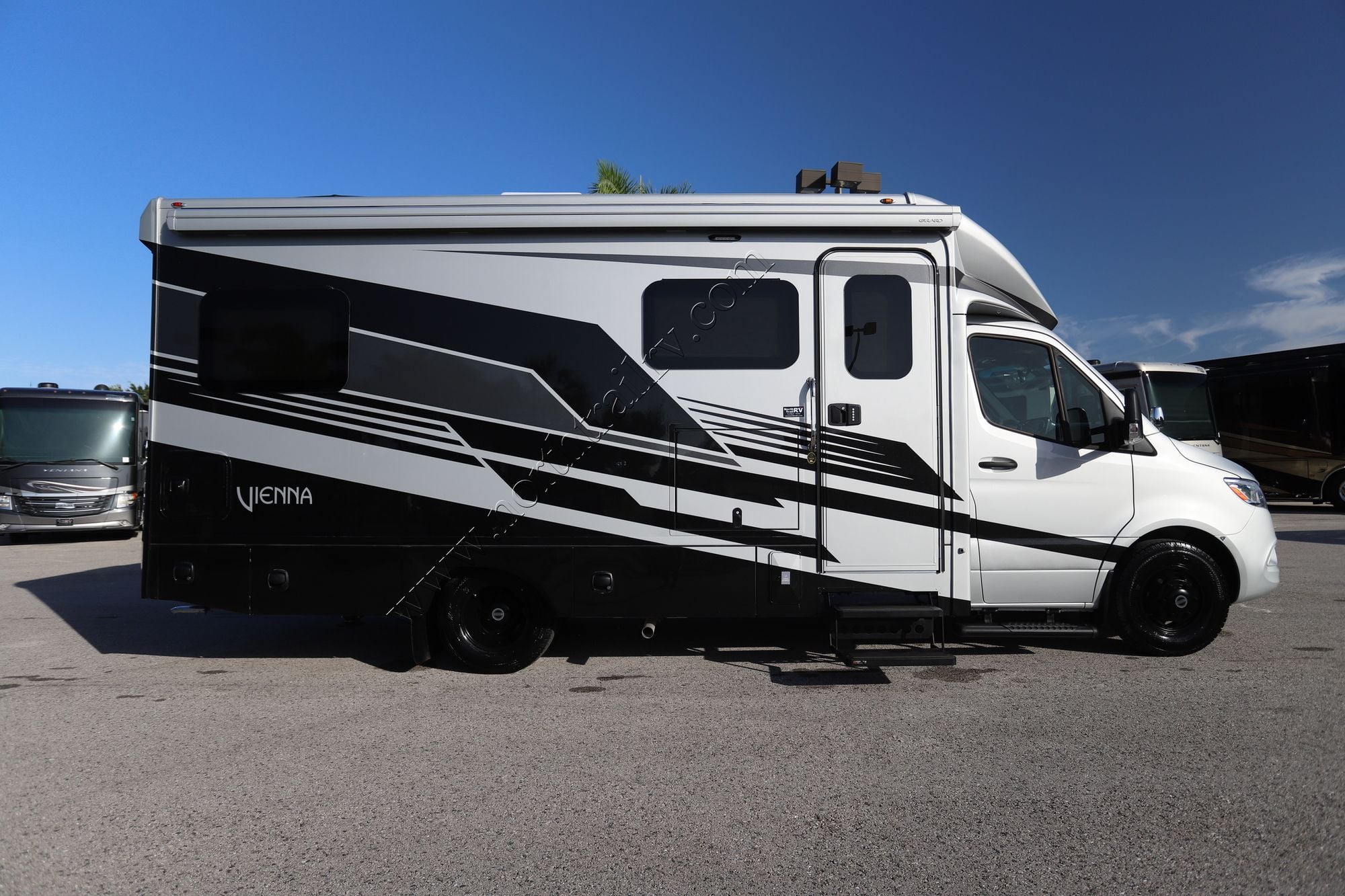 New 2026 Renegade Rv Vienna 25TBN Class C  For Sale