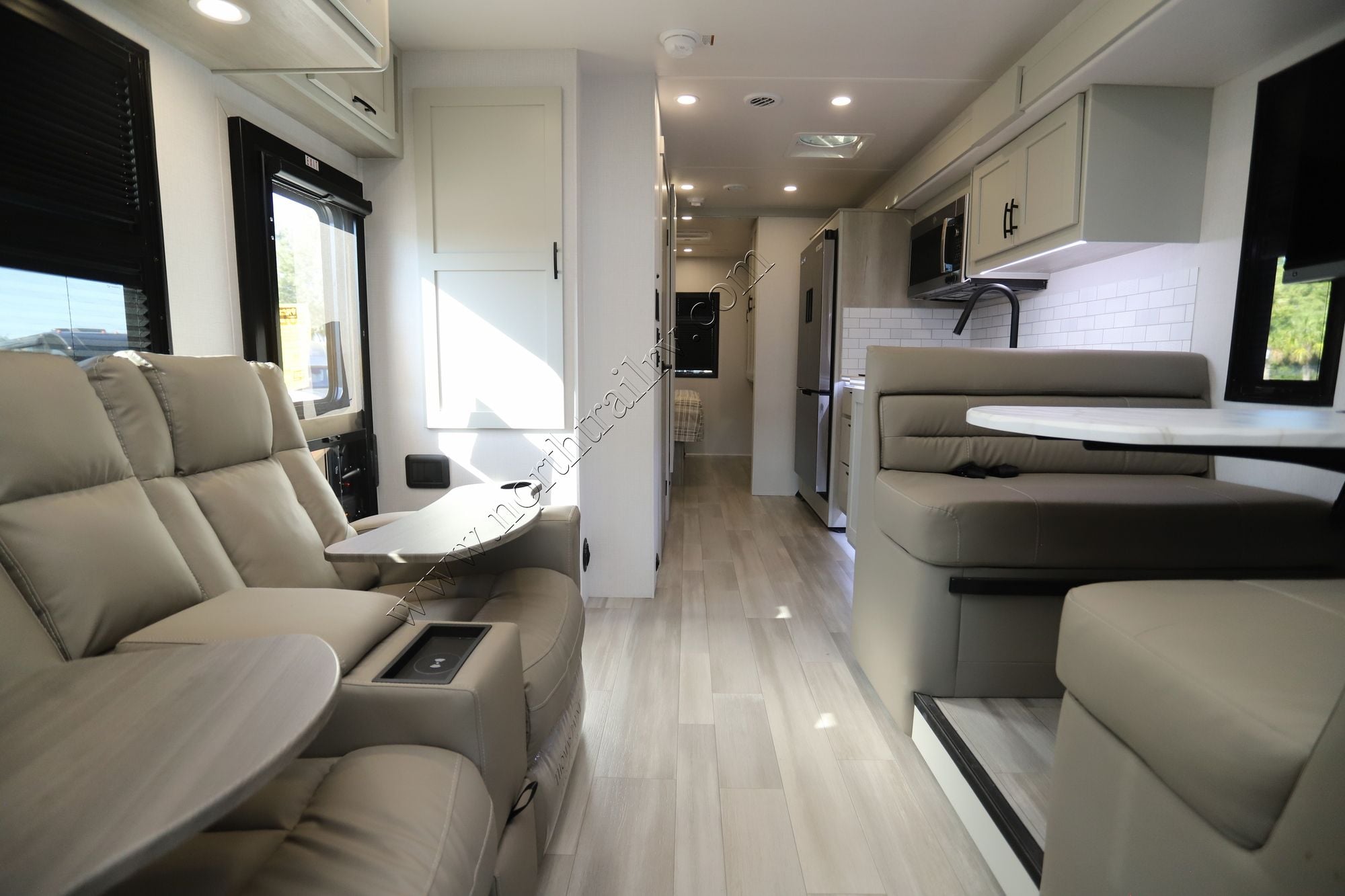 New 2026 Dynamax Isata 6 31KS 4X4 Super C  For Sale