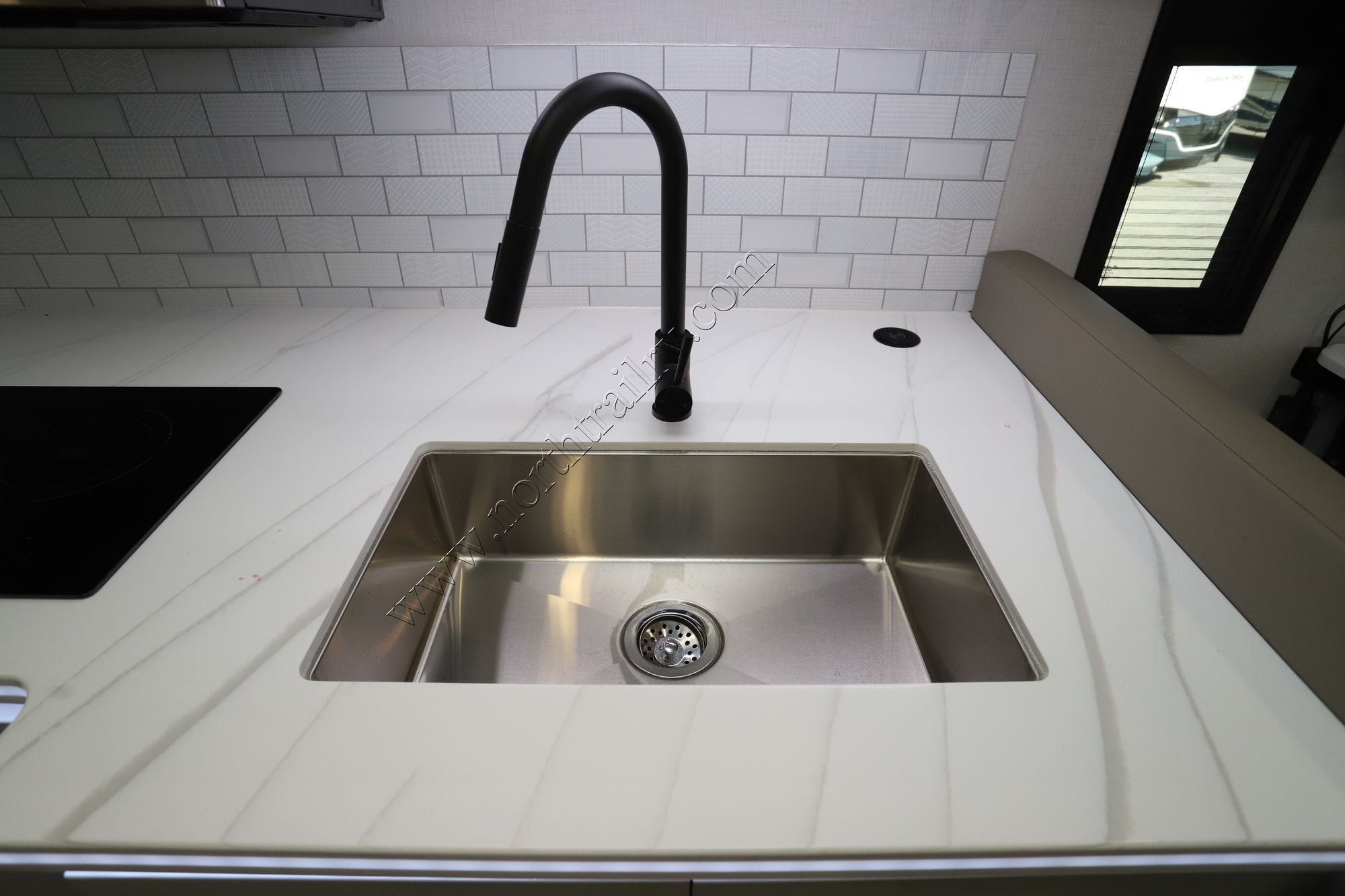 New 2026 Dynamax Isata 6 31KS 4X4 Super C  For Sale