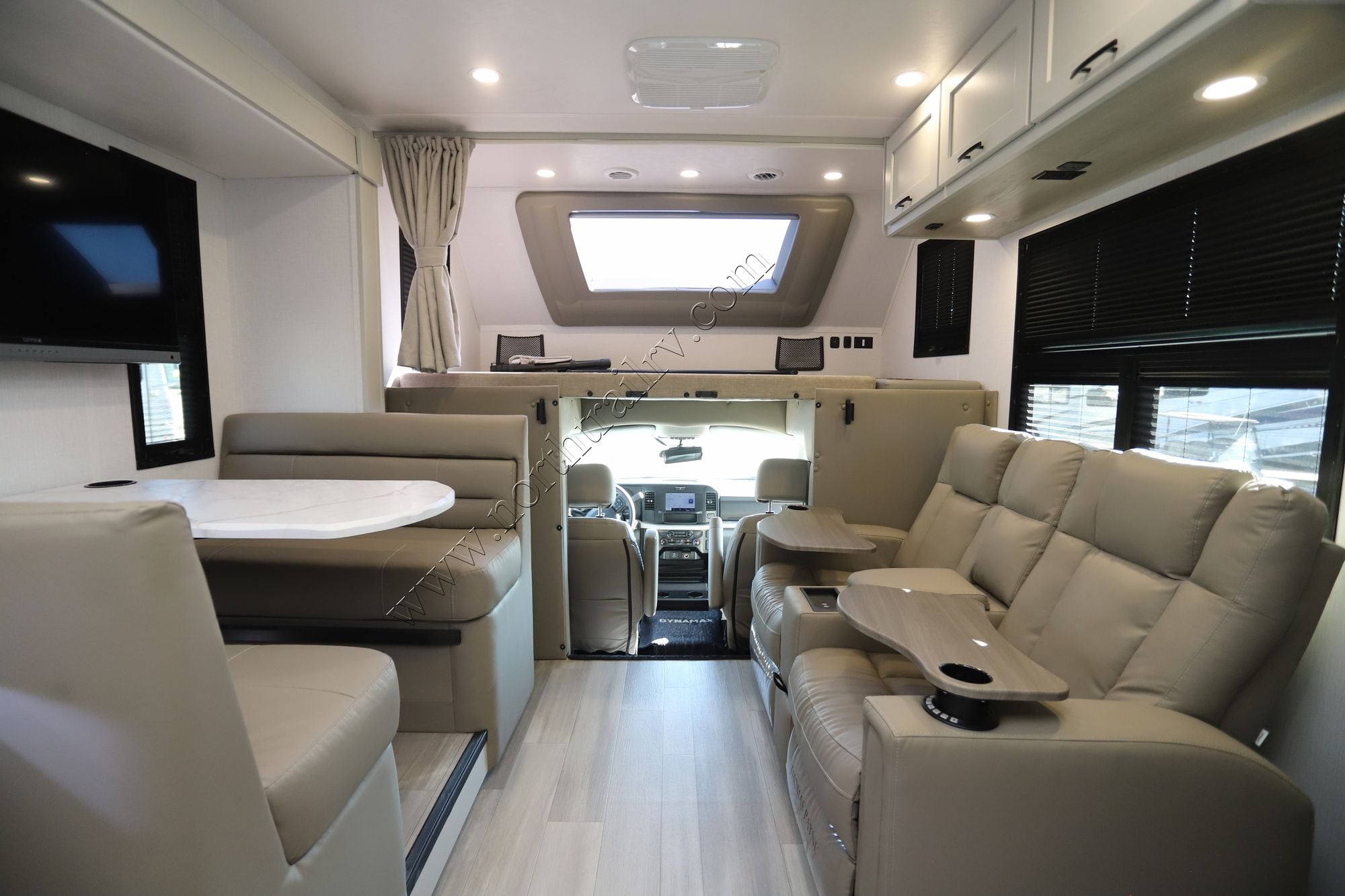 New 2026 Dynamax Isata 6 31KS 4X4 Super C  For Sale