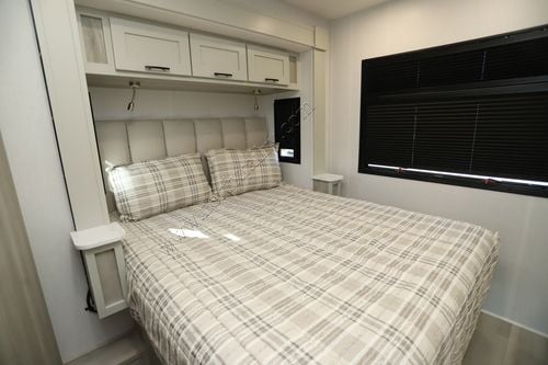 2026 Dynamax Isata 6 31KS 4X4