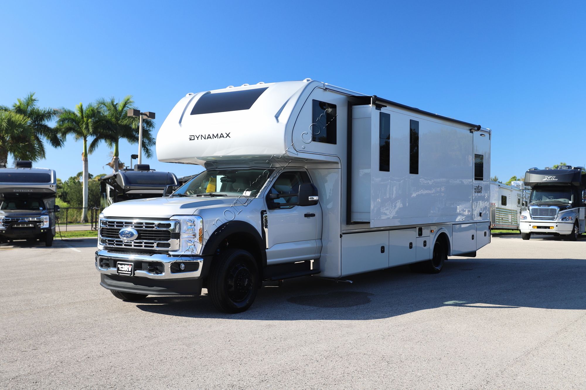 New 2026 Dynamax Isata 6 31KS 4X4 Super C  For Sale